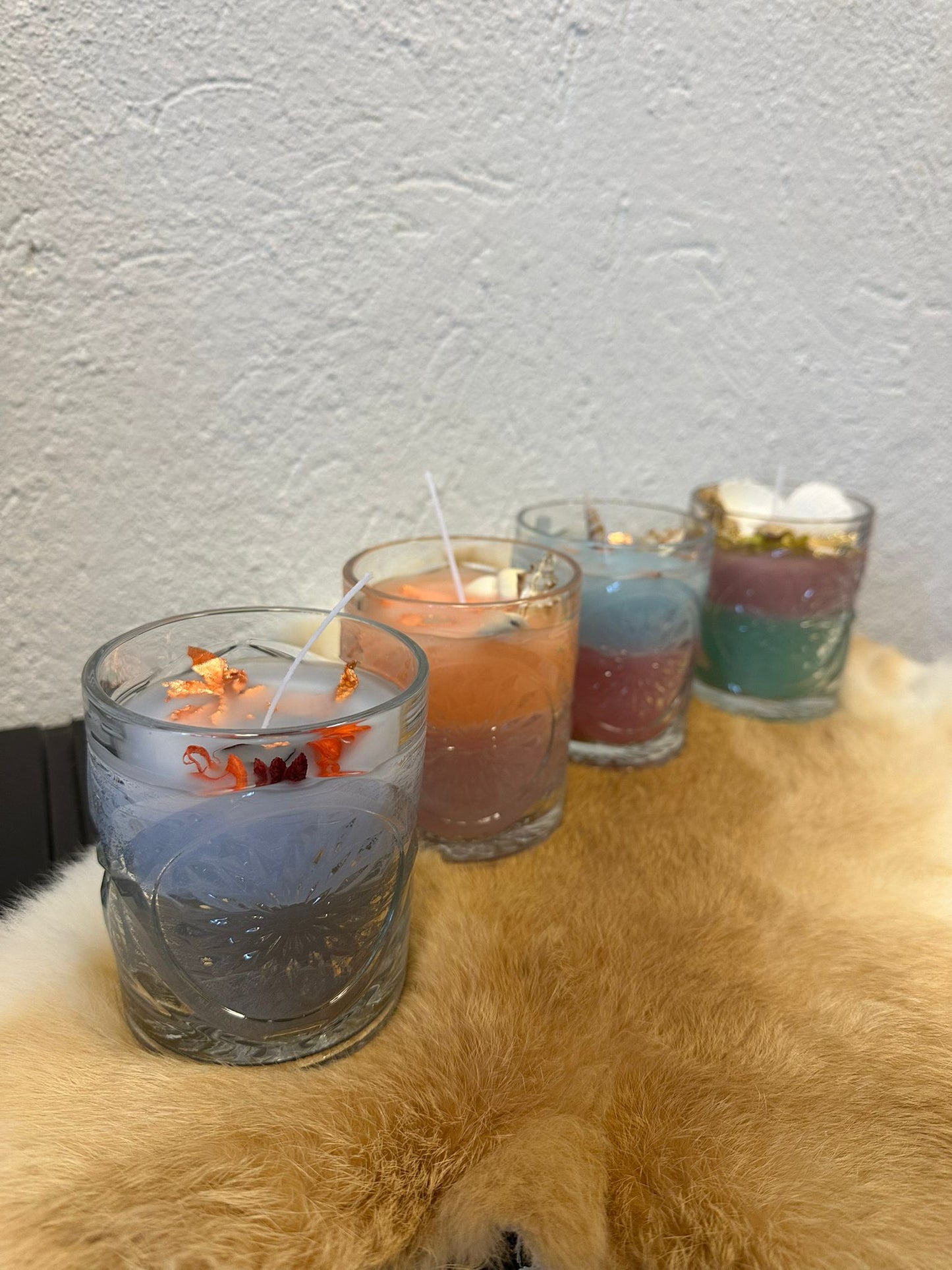 Workshop kaarsen maken (1 uur) + high tea of borrelplank hapjes
