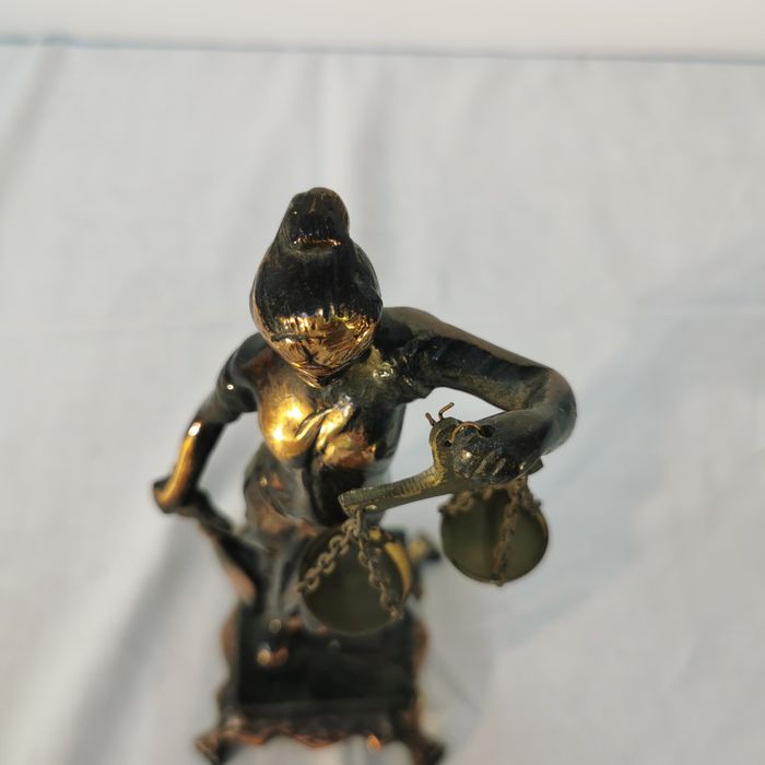 Bronzen Vrouwe Justitia