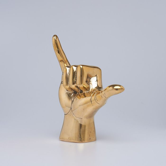 Shaka-handgebaar in gepolijst messing