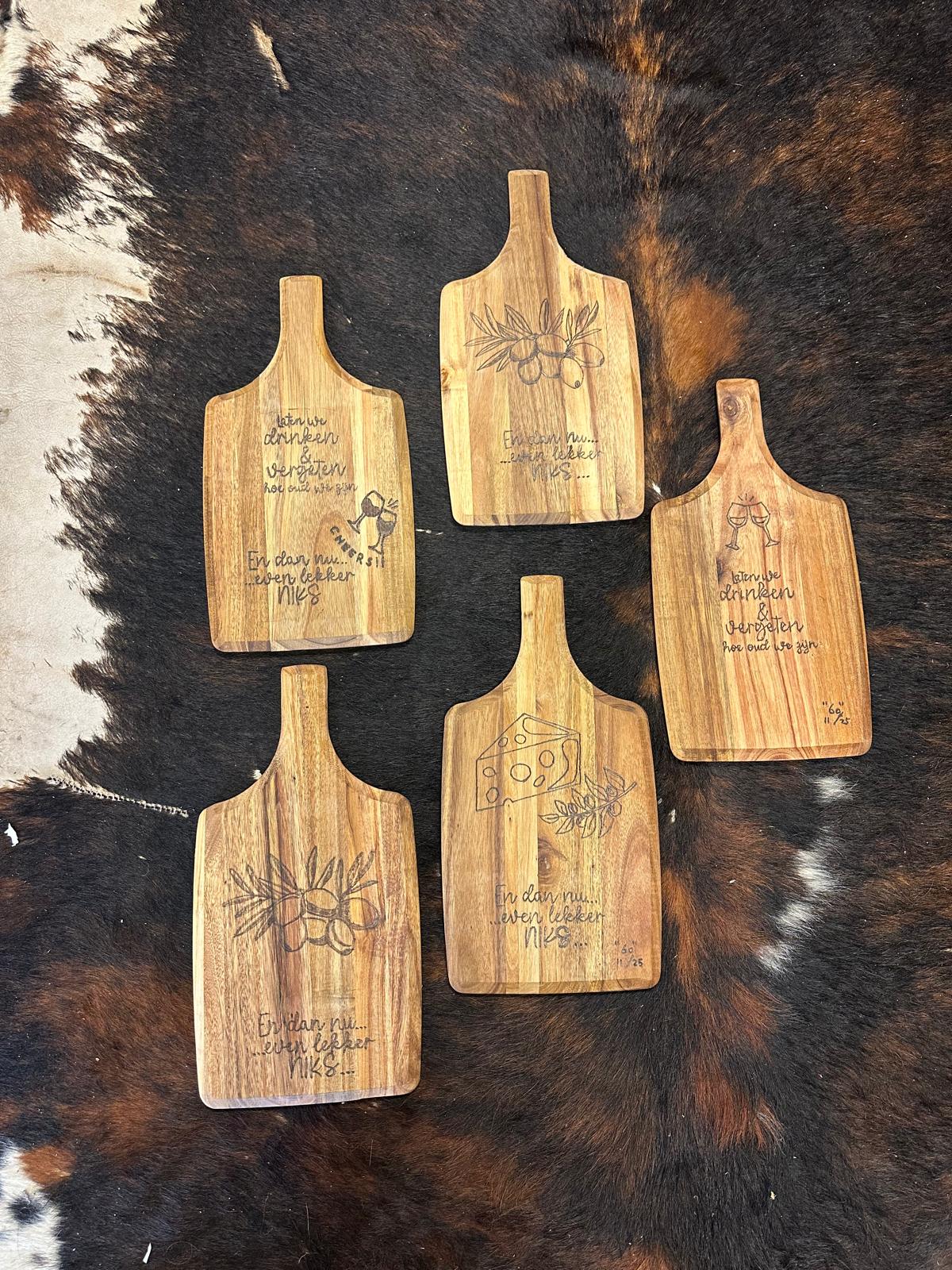 Graveer je eigen borrelplank / snijplank