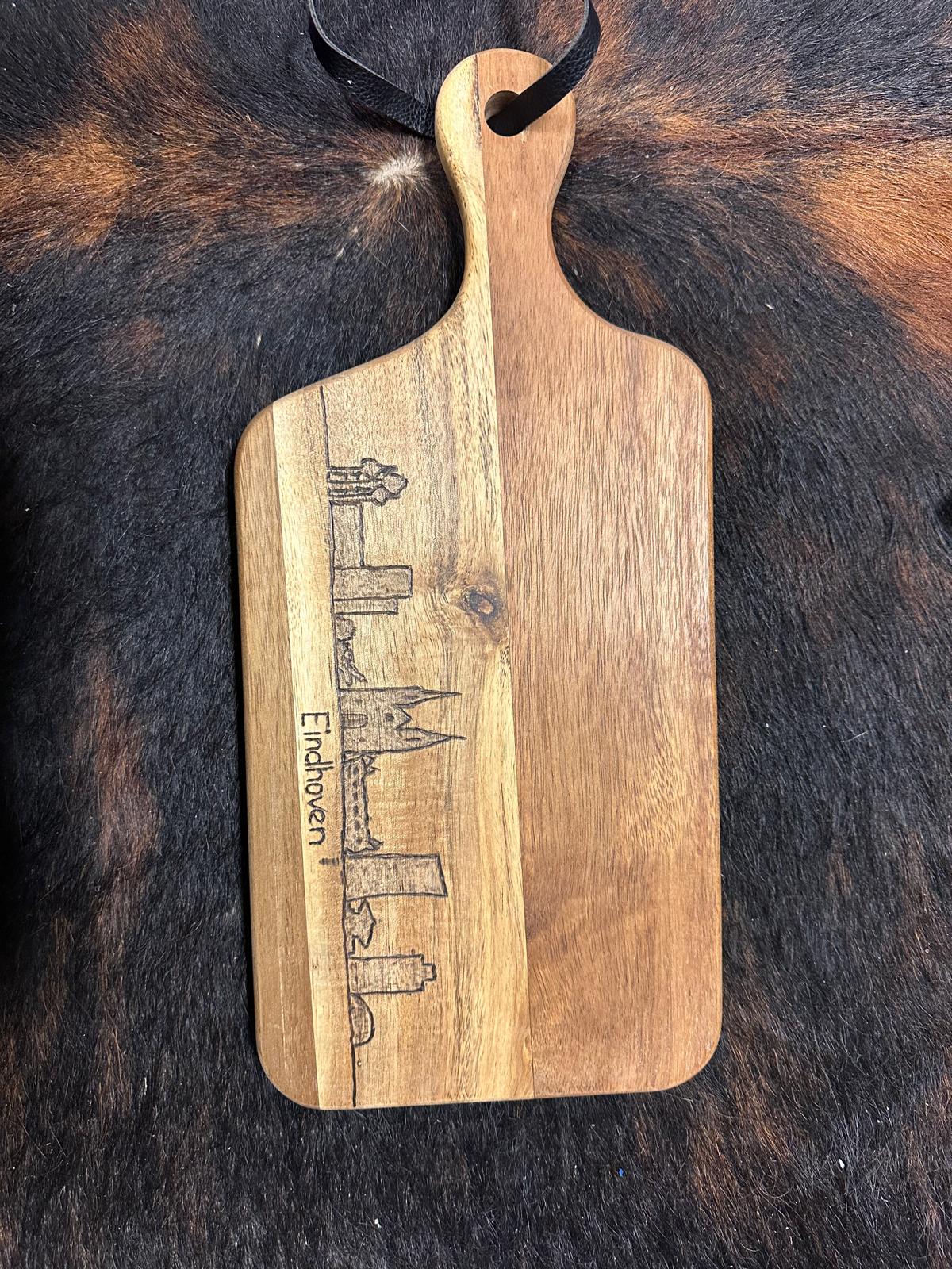 Graveer je eigen borrelplank / snijplank