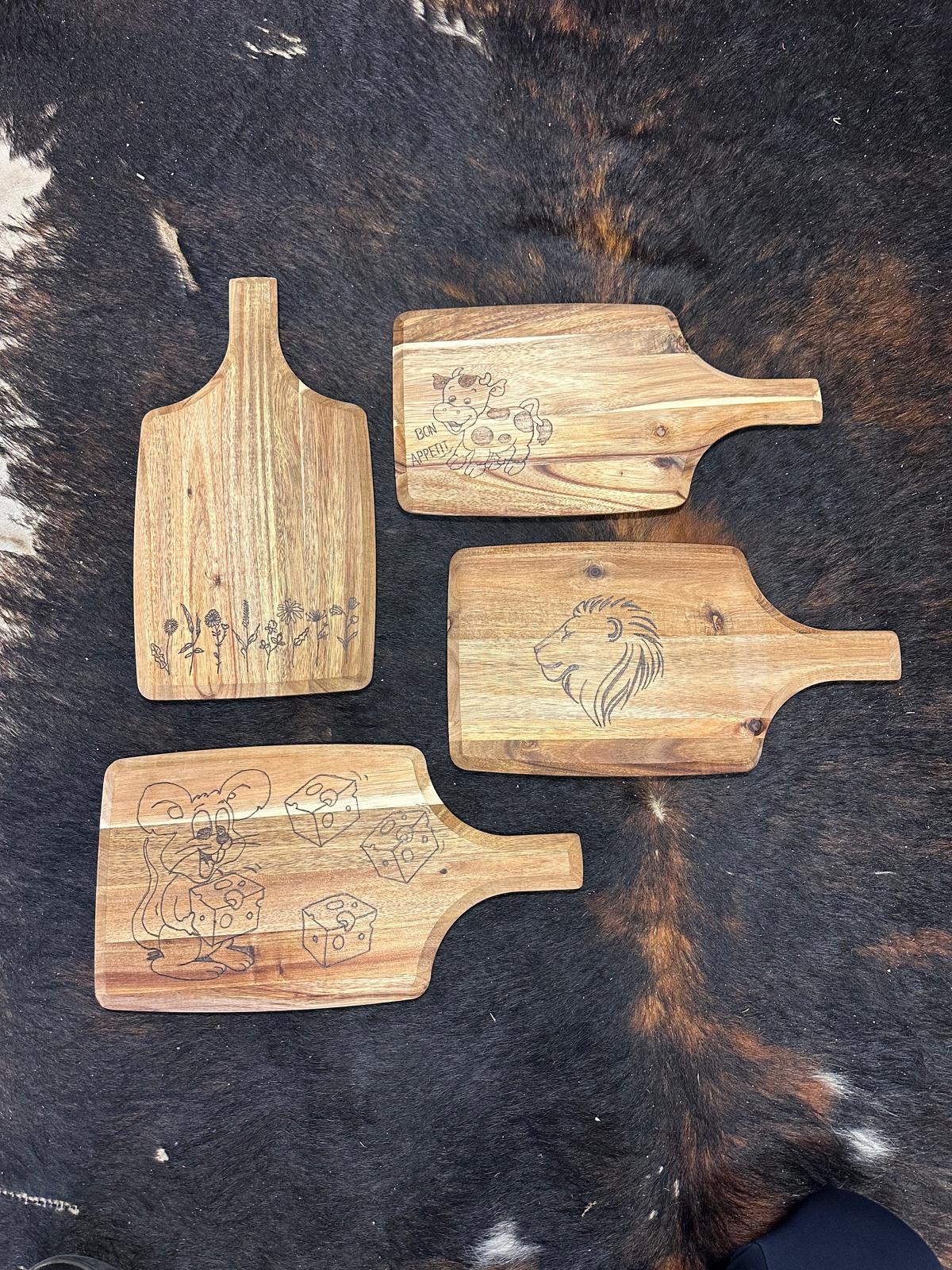 Graveer je eigen borrelplank / snijplank