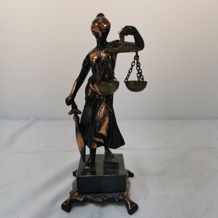 Bronzen Vrouwe Justitia